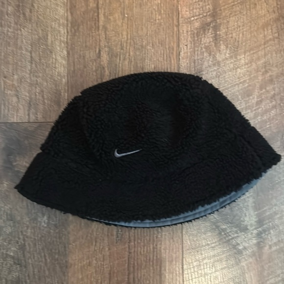 Nike Reversible Bucket Hat - Picture 1 of 2